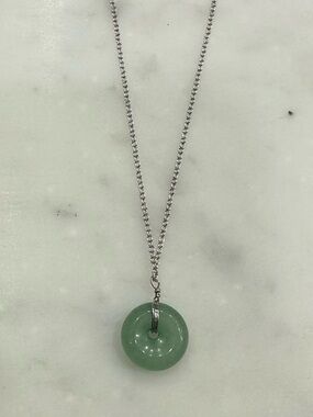 Round jade necklace